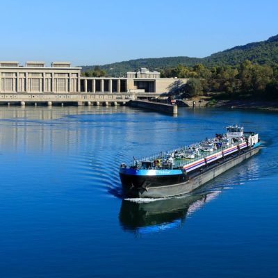 France, Vaucluse (84), Bollene, Centrale ecluse sur le Canal Donzere Mondragon (vue aerienne)