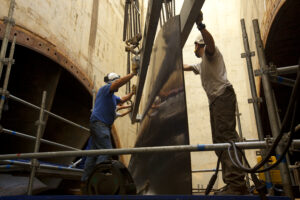 Chantier de maintenance sur un groupe, Centrale ecluse de Caderousse sur le Rhone, Vaucluse (84), France