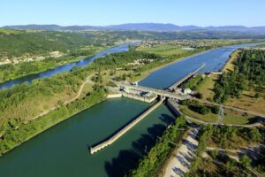 France, Isere (38), Sablons, Centrale et Ecluse de Sablons sur Le Rhone (vue aerienne)