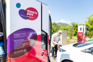 CNR, inauguration station de recharge électrique à Laveyron