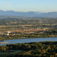 France, Drome (26), Portes les Valence, Le Rhone, Le Massif du Vercors en arriere plan (vue aerienne)