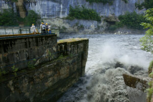 France, Ain (01), Injoux Genissiat, Barrage usine sur Le Rhone de Genissiat pendant les Chasses Suisses du Rhone