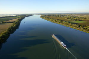 France, Bouches du Rhone (13), parc naturel regional de Camargue, Le Rhone entre Arles et Port Saint Louis du Rhone (vue aerienne)